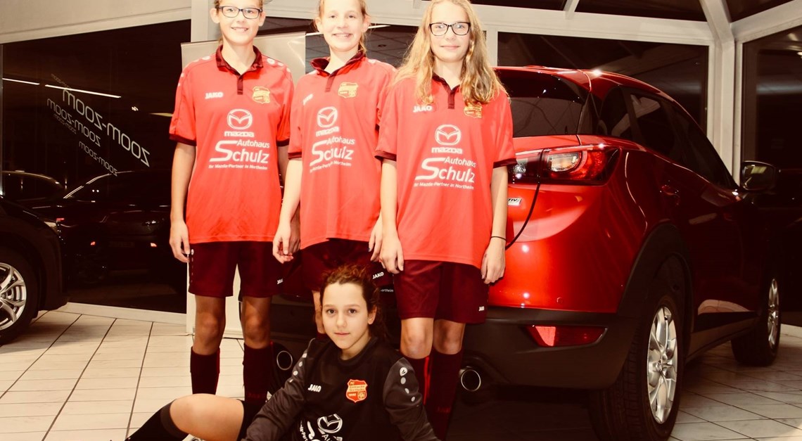 Autohaus Schulz unterstützt Eintracht Mädels