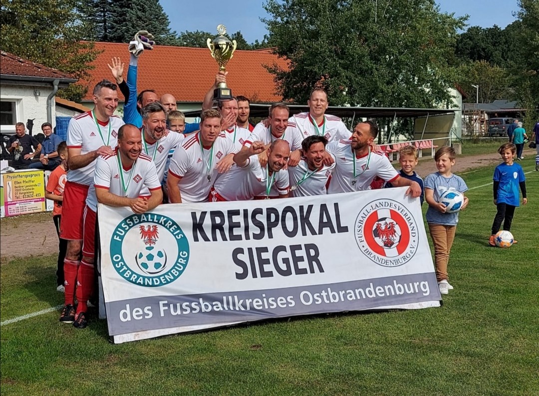 Mannschaftsfoto SG Rot-Weiss Neuenhagen