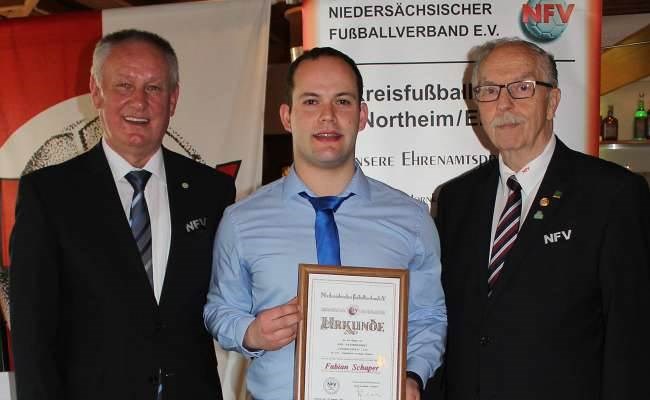 F. Schaper als „Fußballheld 2018“ ausgezeichnet