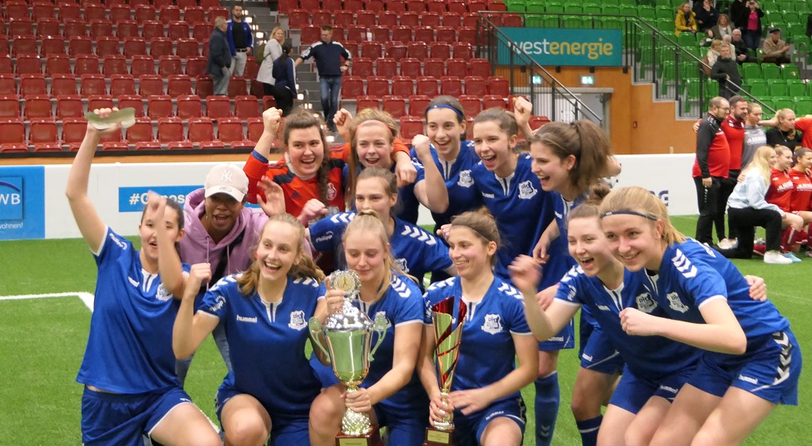 Damen gewinnen Mülheimer Hallen-Stadtmeisterschaft