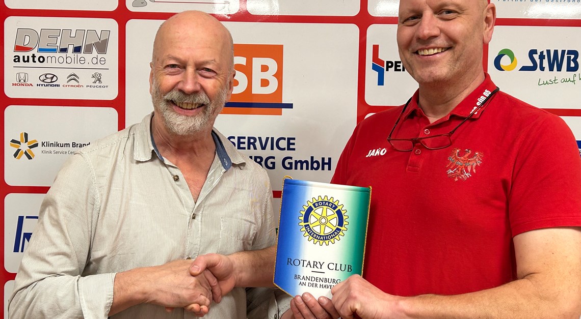 Rotary Club Brandenburg übergibt Spende an Verein